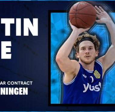 Austin Luke Signs in Holland!