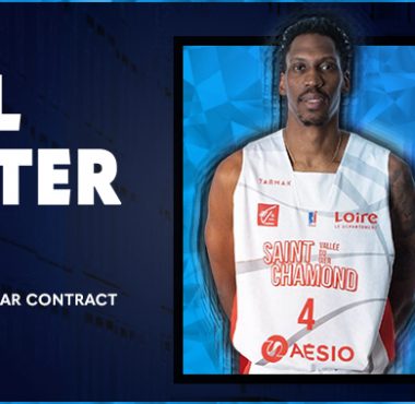 Paul Carter Signs in France!